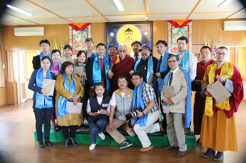 Дэлхийг тойрох Монголын сэтгүүлчдийн аялал далай багшийн уулзалтаар эхэллээ